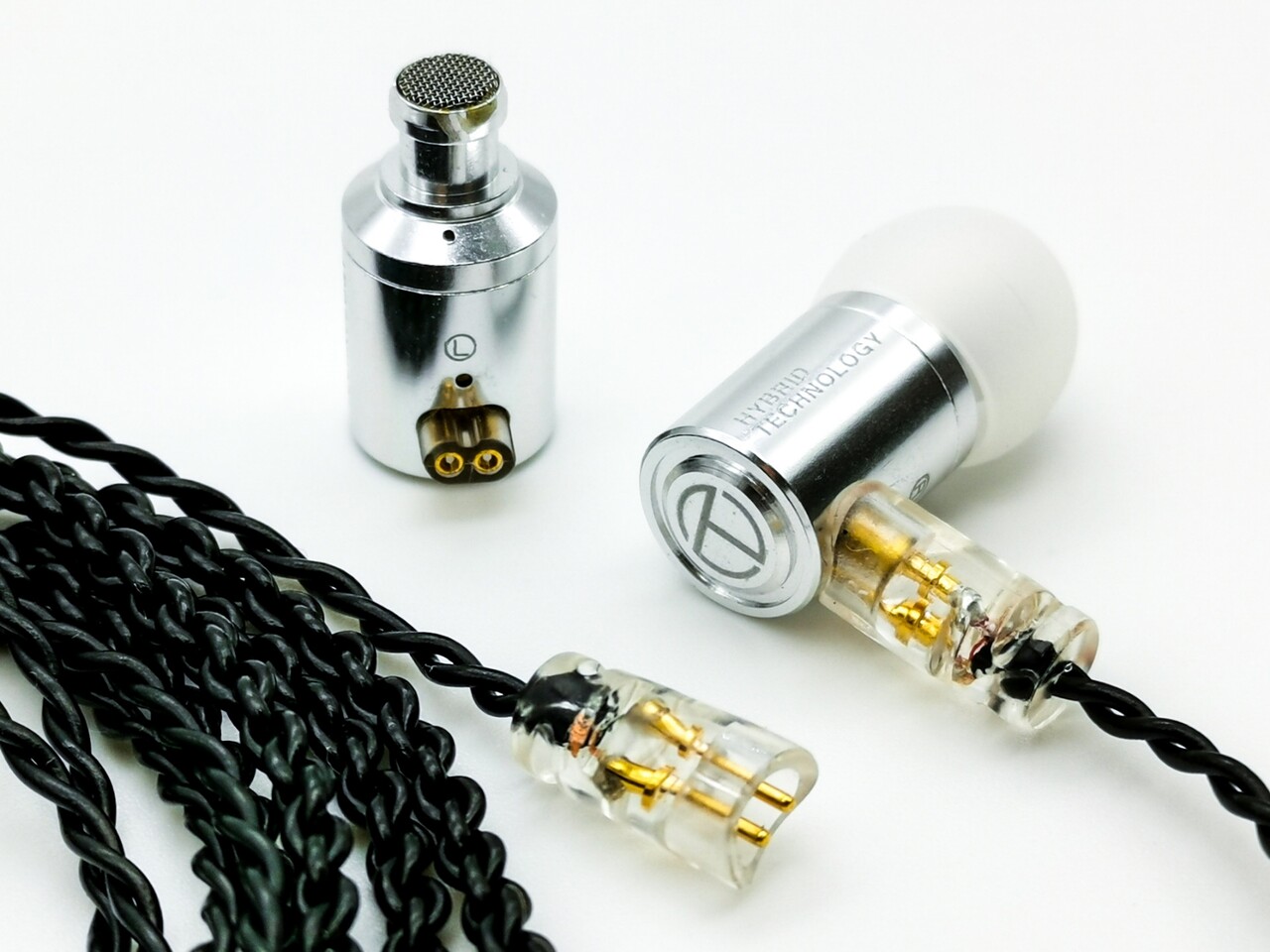 TRN M10」 長さ2cmのコンパクトなアルミ製ハウジングにハイブリッド