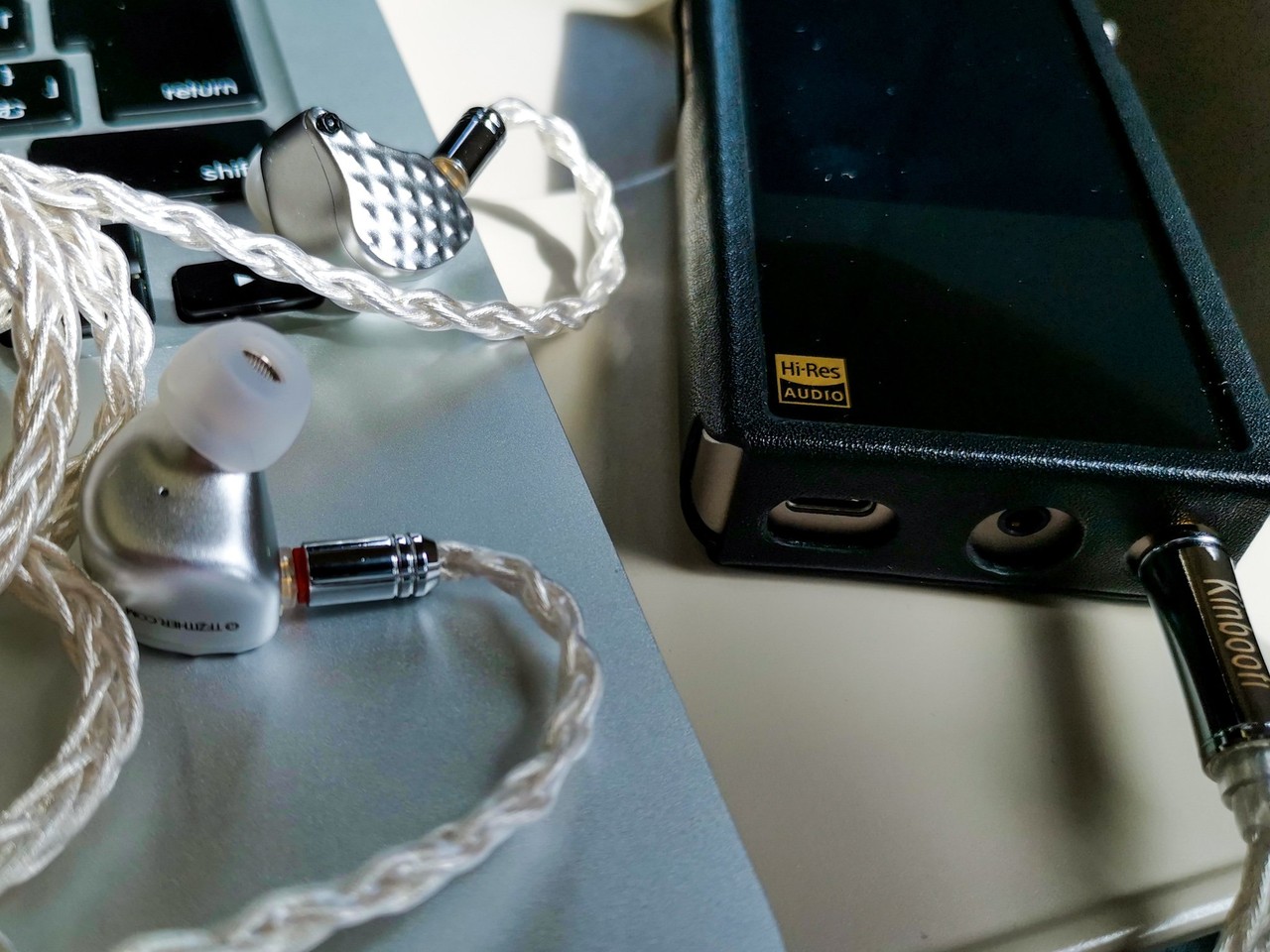 (美品) TFZ SERIES7 TFZ SERIES 7」 4BA+1DDの同社初ハイブリッド仕様によるパワフル