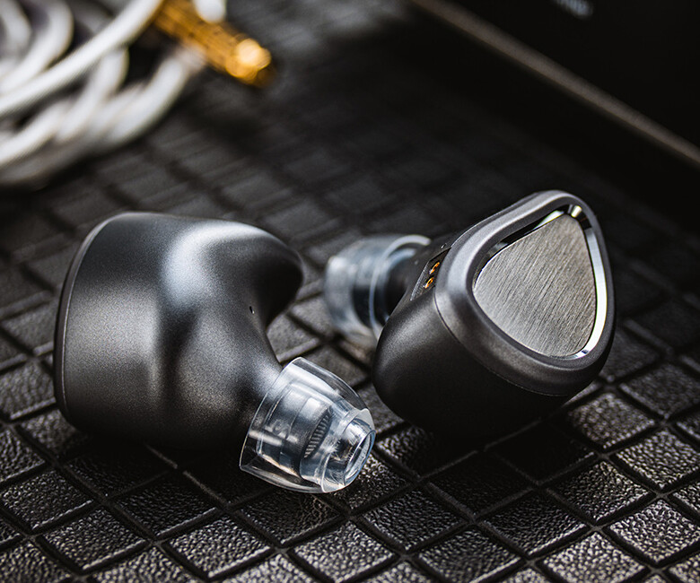 イヤホン astrotec Archimedes ATS-01 Astrotec Archimedes ATS-01」 14.8mm平面ドライバー+ピエゾ構成