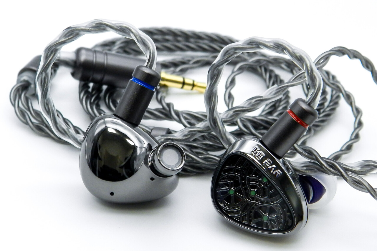 KBEAR TB-X (Tourbillon X)」 精緻なギアデザインにカーボン系