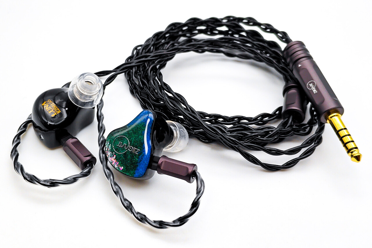 ZiiGaat Luna」 Knowles & Sonion製による 6BA構成。美しい