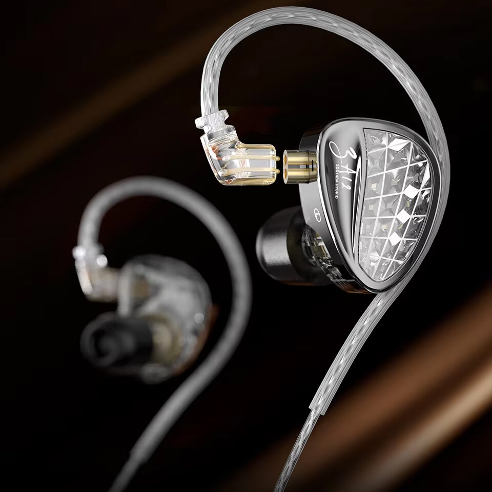 KZ ZA12」 4BA+2DD構成でKZらしい明瞭感を持ちつつ質の高い KZ ZA12」 4BA+2DD構成でKZらしい明瞭感を持ちつつ質の高い