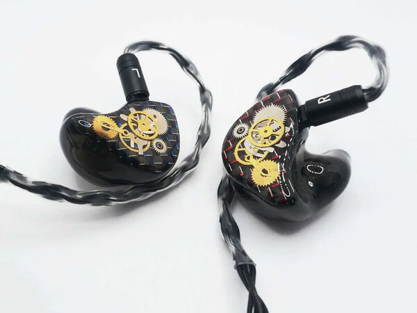 Hisenior Audio T2 カスタム IEM Hisenior T2」 実質100ドル程度のKnowles製2BA搭載カスタムIEM
