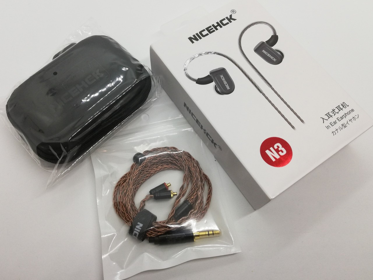 NICEHCK N3」 ハマる人はハマる超個性的サウンド。デュアルカーボン