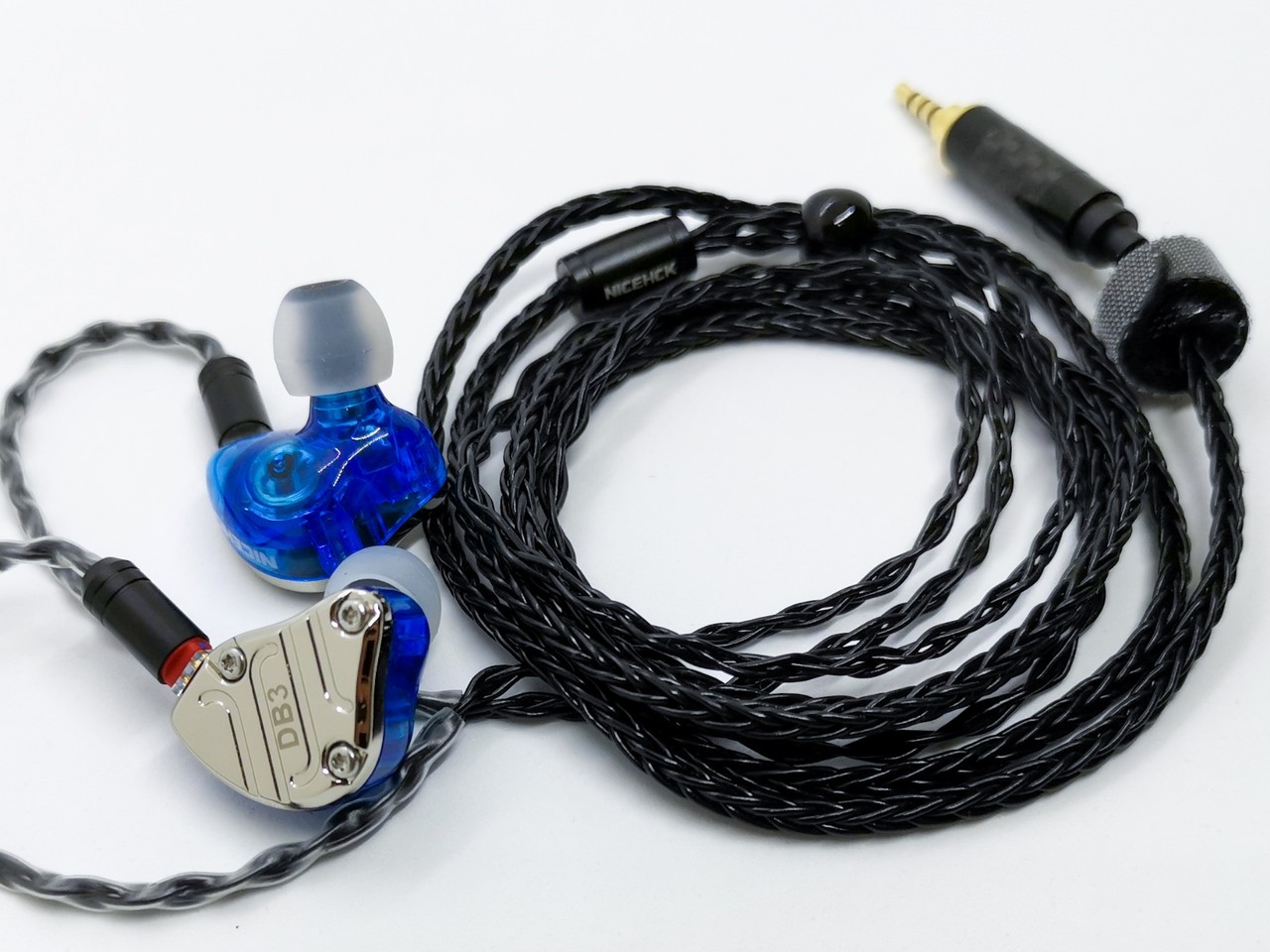 NICEHCK DB3」 1BA+2DDの個性的ハイブリッド構成。2千円程度とは