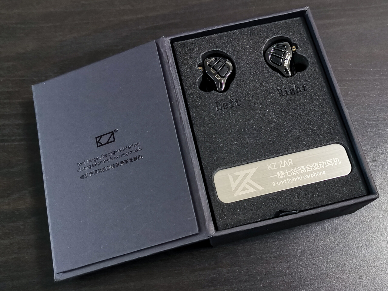 KZ ZAR」 KZではお馴染み「7BA+1DD」多ドラ構成に新しい自社開発 KZ ZAR」 KZではお馴染み「7BA+1DD」多ドラ構成に新しい自社開発