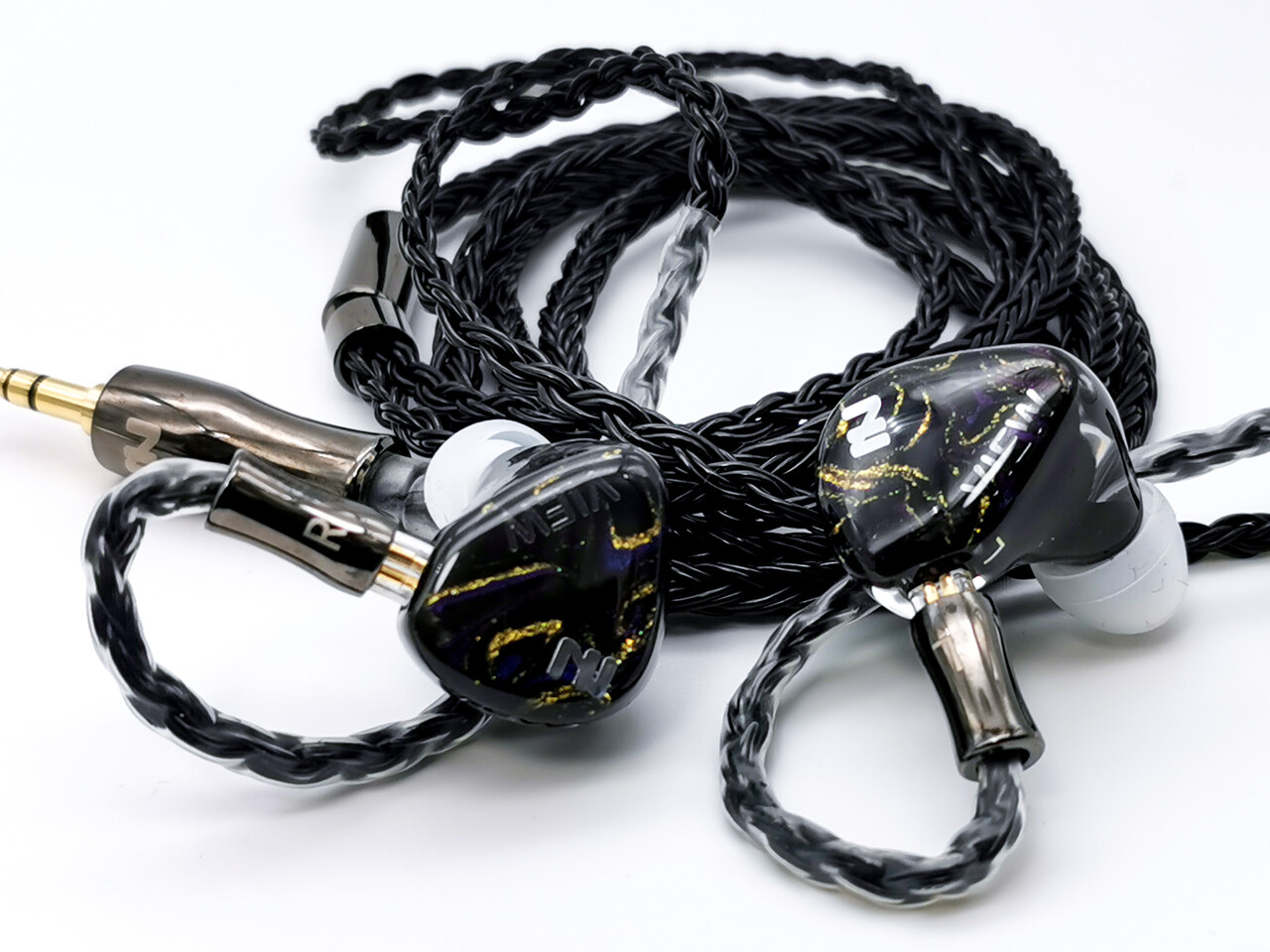 Intuaura Splendor II 有線イヤホン INTUAURA Splendor II」 高い実力を持ちつつ「謎っぽさ」もあり