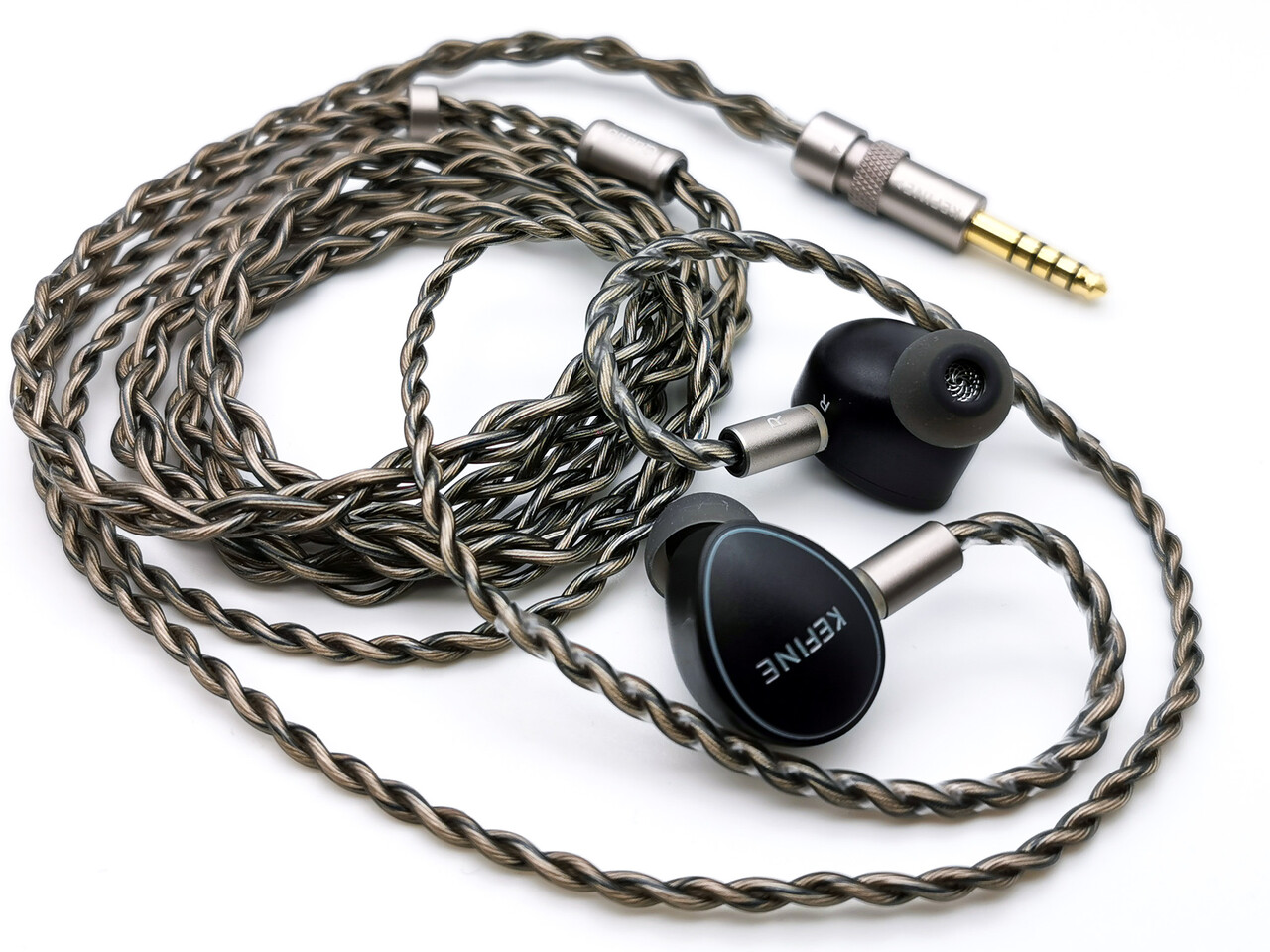 KEFINE Quatio」 メインの10mm DDを低域用DDと高域用2BAで補完
