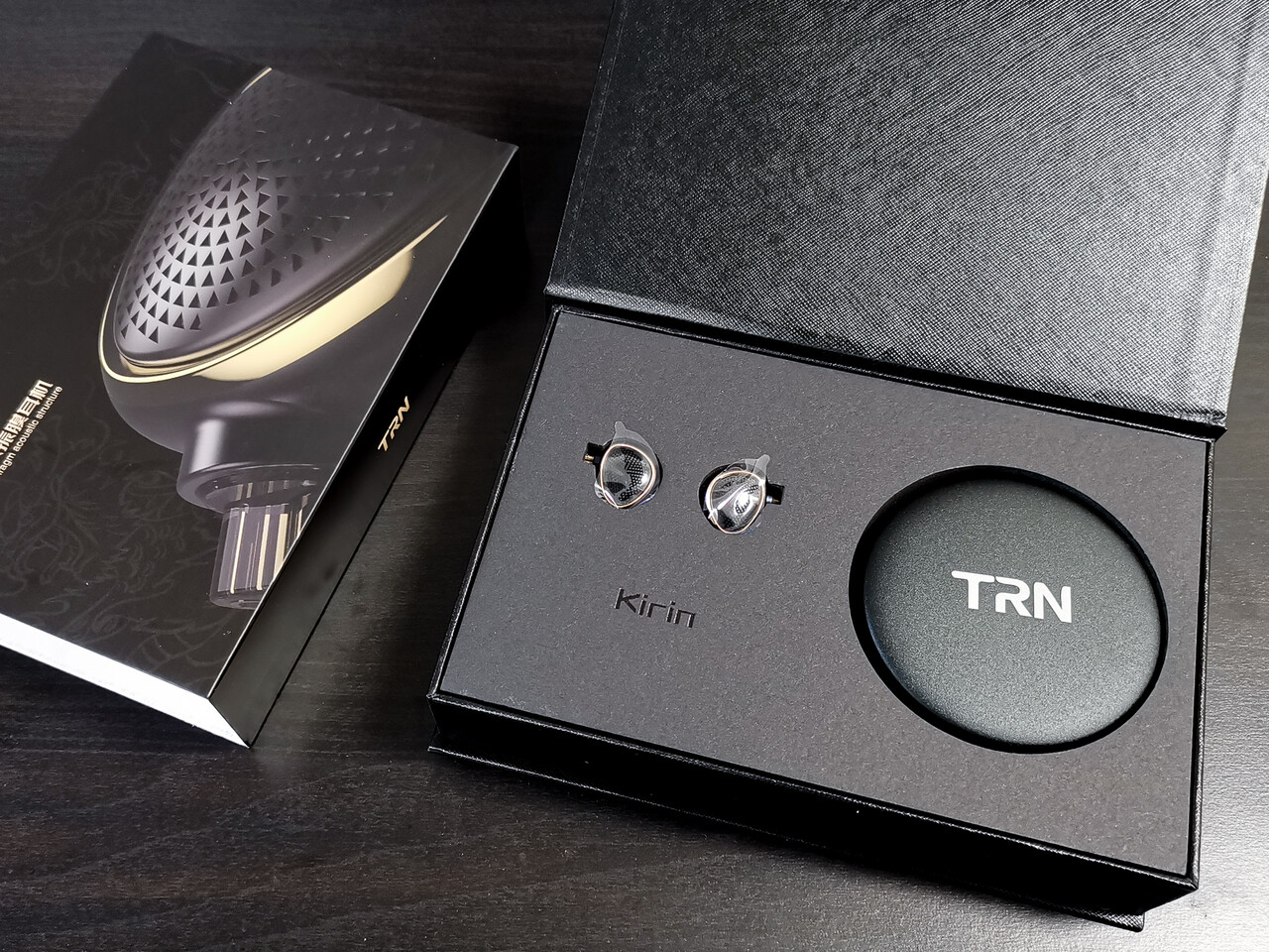 TRN Kirin」 14.5mm大口径平面駆動ドライバー搭載。交換 TRN Kirin」 14.5mm大口径平面駆動ドライバー搭載。交換