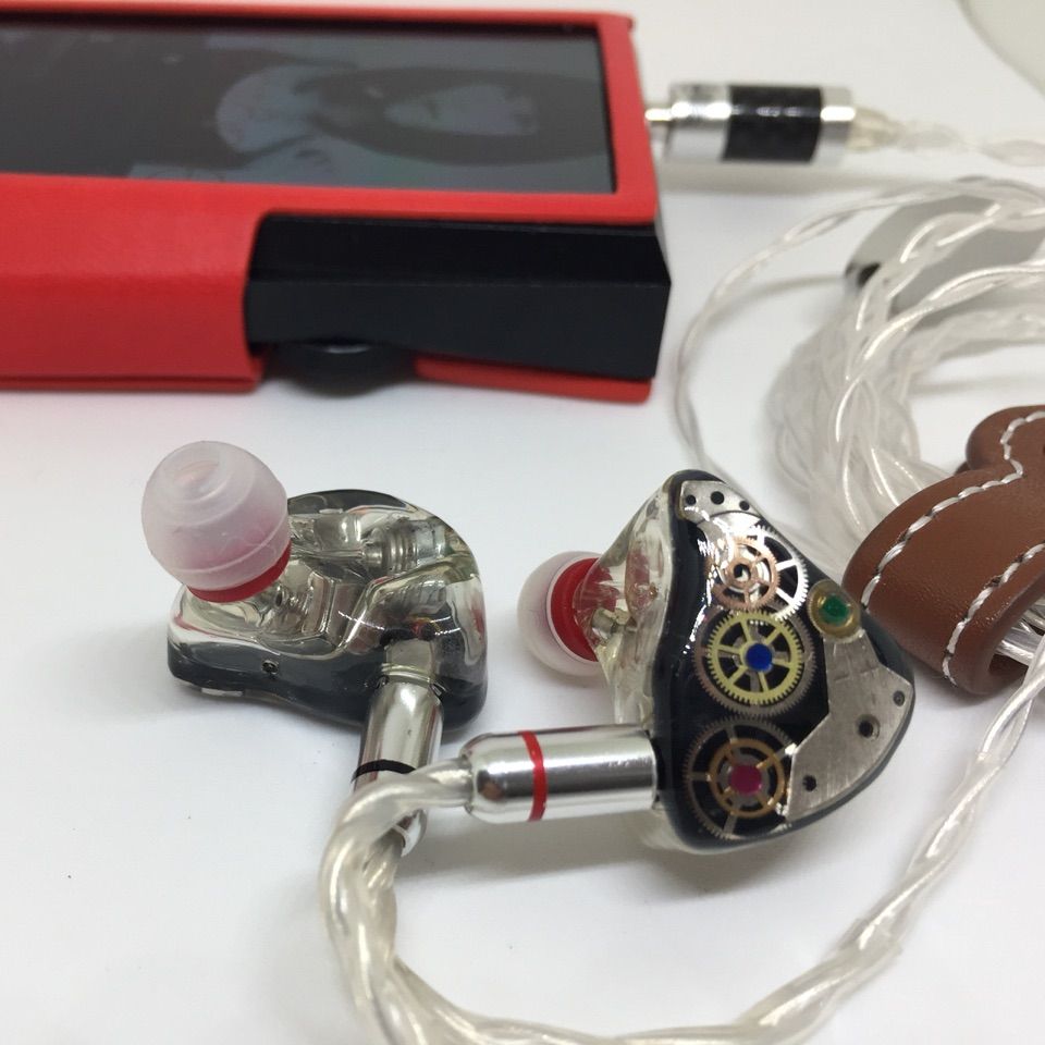 HCK DZX」3BA+1DDモデル購入して人気の理由を納得しました HCK DZX」3BA+1DDモデル購入して人気の理由を納得しました
