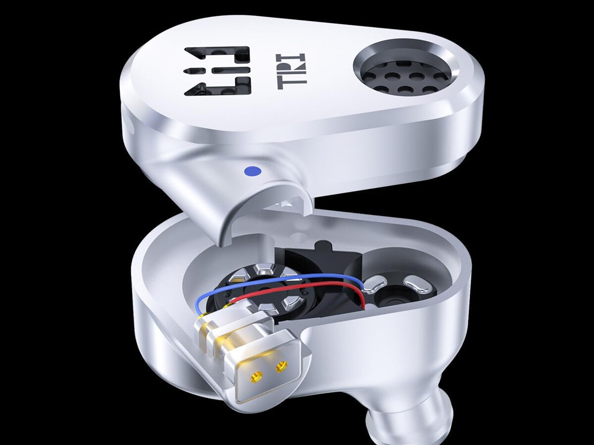 TRI DRACO」 コンパクトなアルミ製シェルに独自のオープンバック