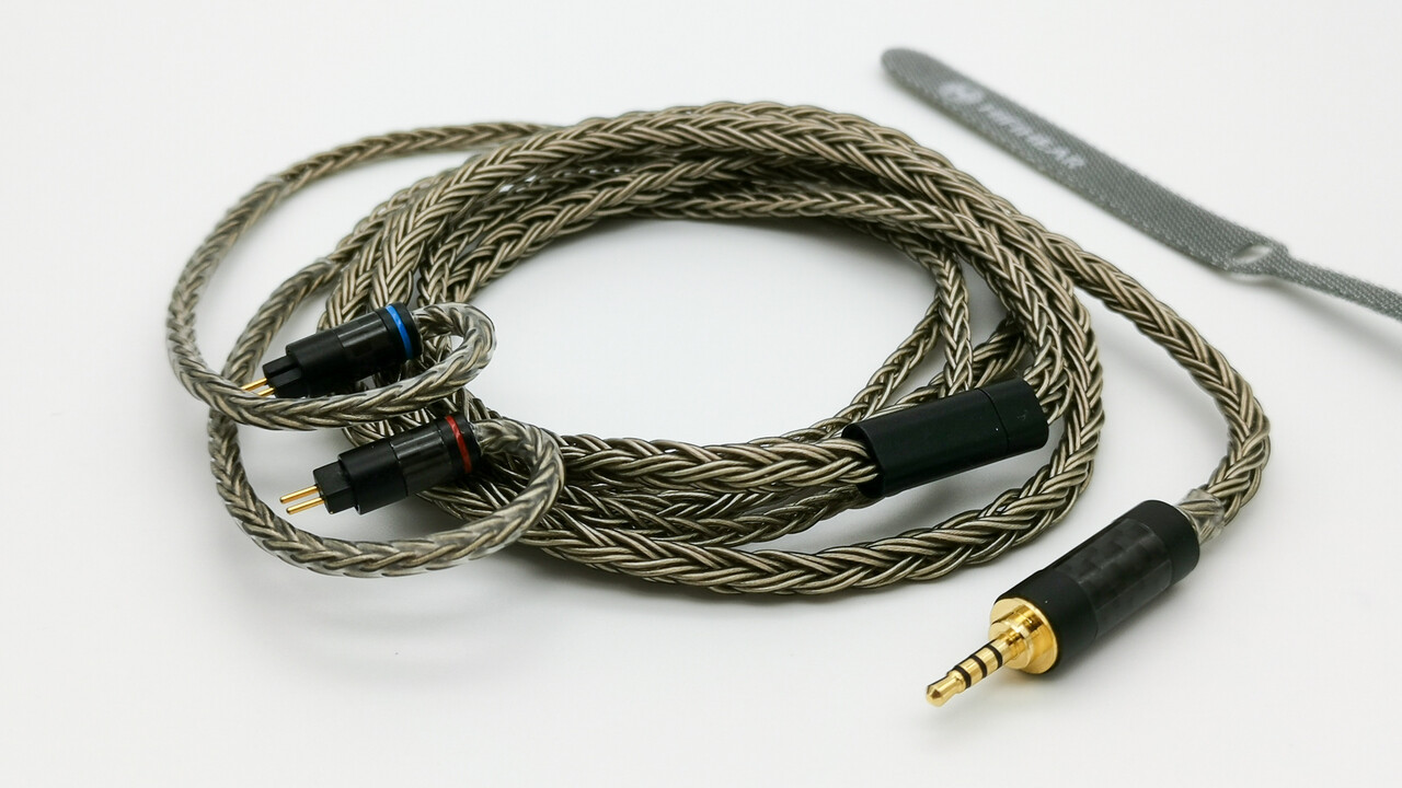 HiF4888」 線材を一新した16芯ミックス線ケーブル。従来の中華16 HiF4888」 線材を一新した16芯ミックス線ケーブル。従来の中華16