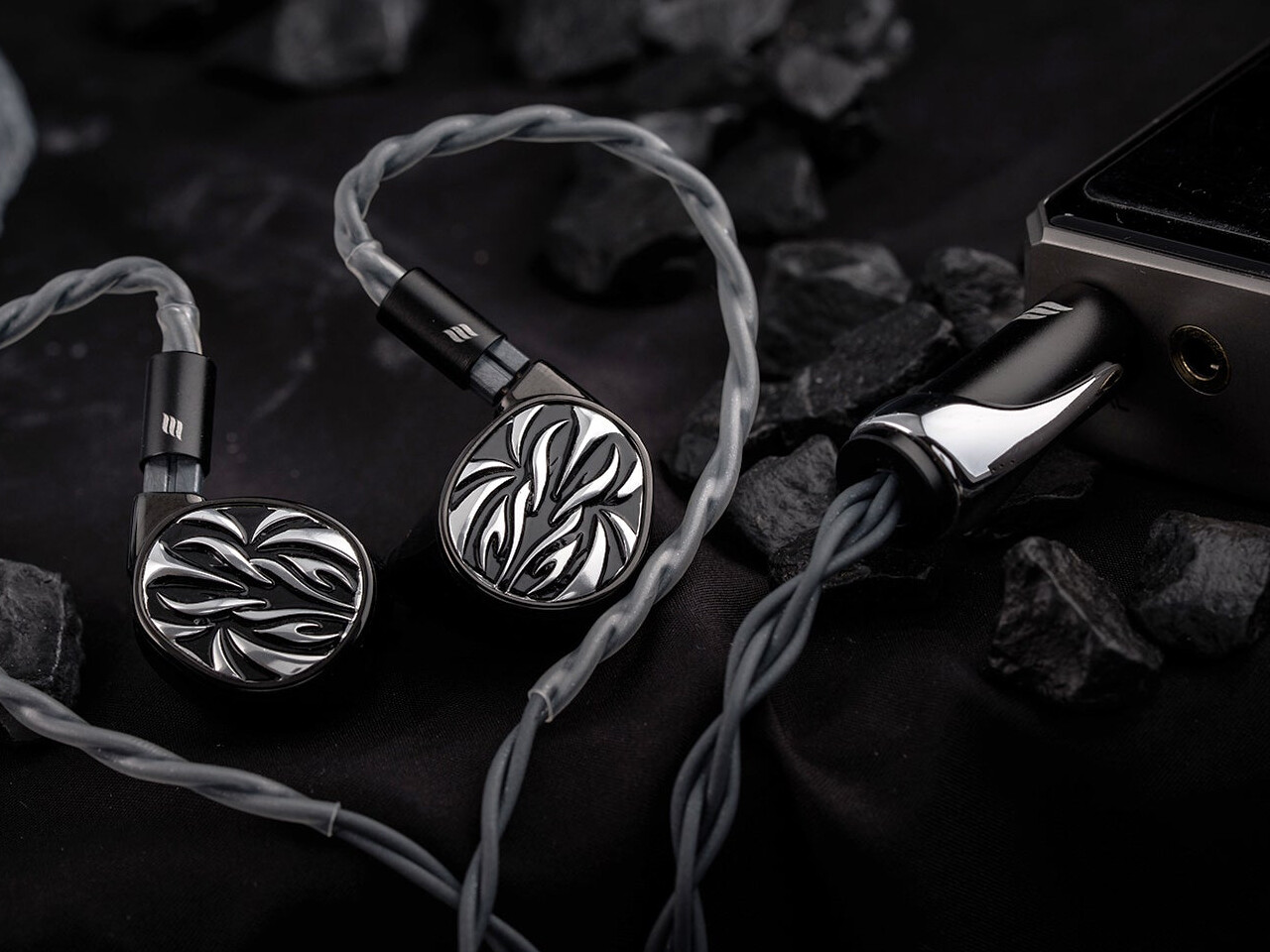 LETSHUOER Ember」 チタンシェルとEFFECT製ケーブルを備え音楽的