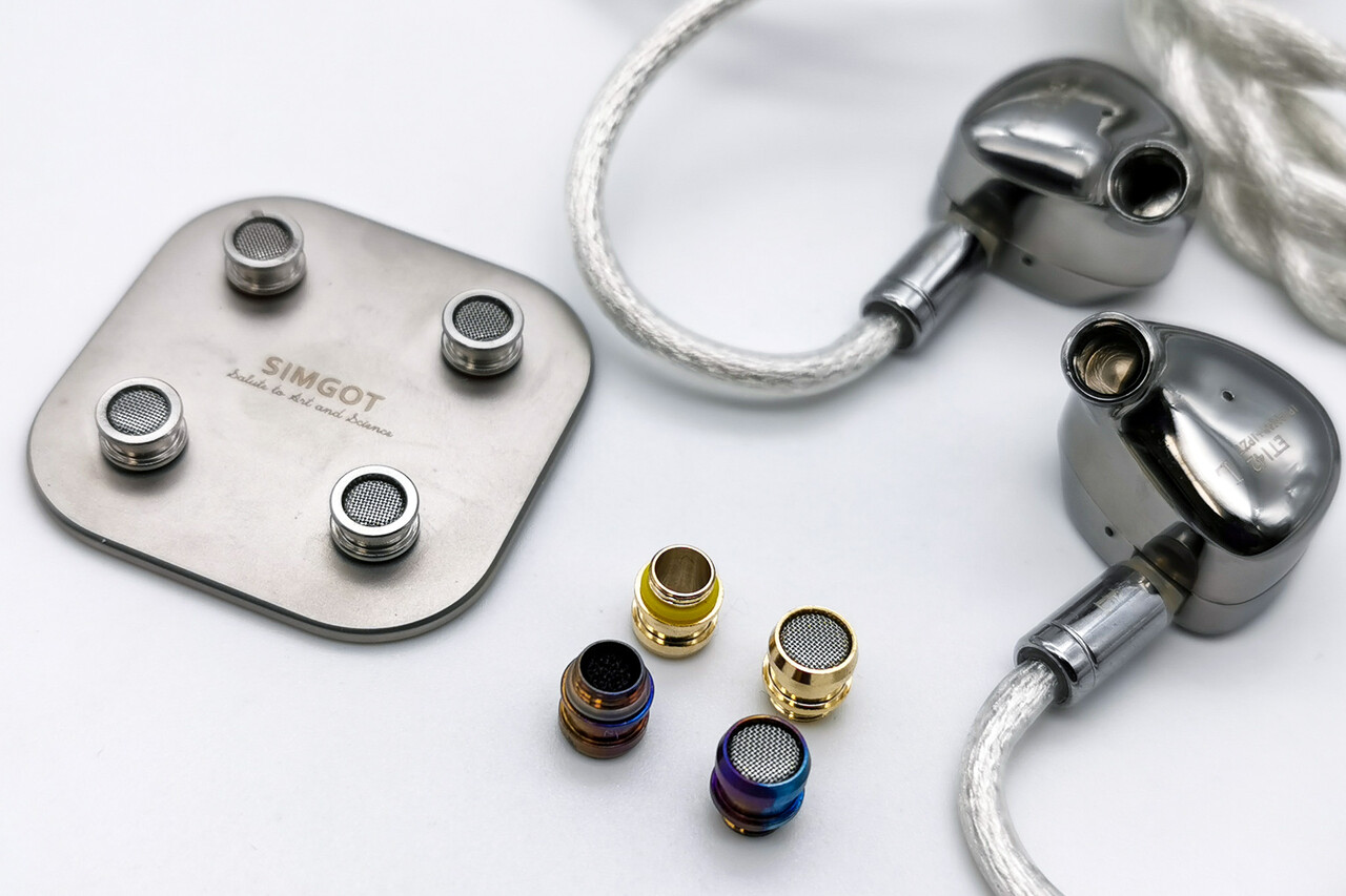 SIMGOT ET142」 12.1mm平面+多層PZTハイブリッド。同社らしい音