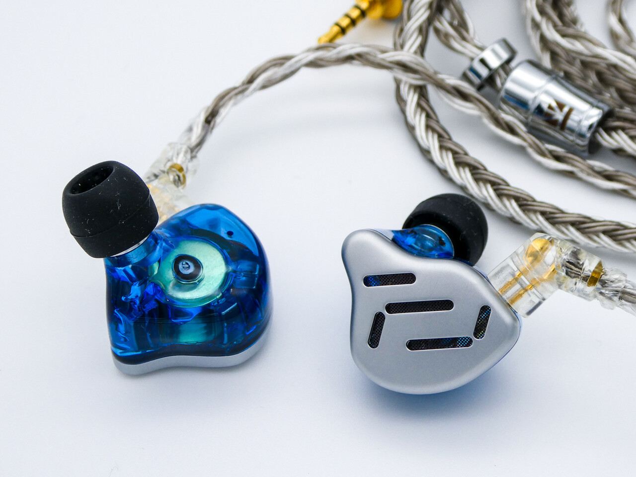 KZ ZAX」 遂にKZも7BA+1DD構成で驚きの低価格。使いやすく音質的