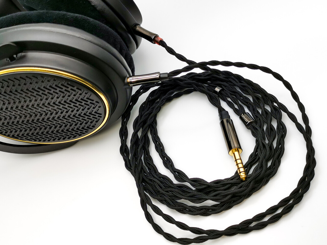 THIEAUDIO Ghost」 40mmサファイア複合振動板を採用