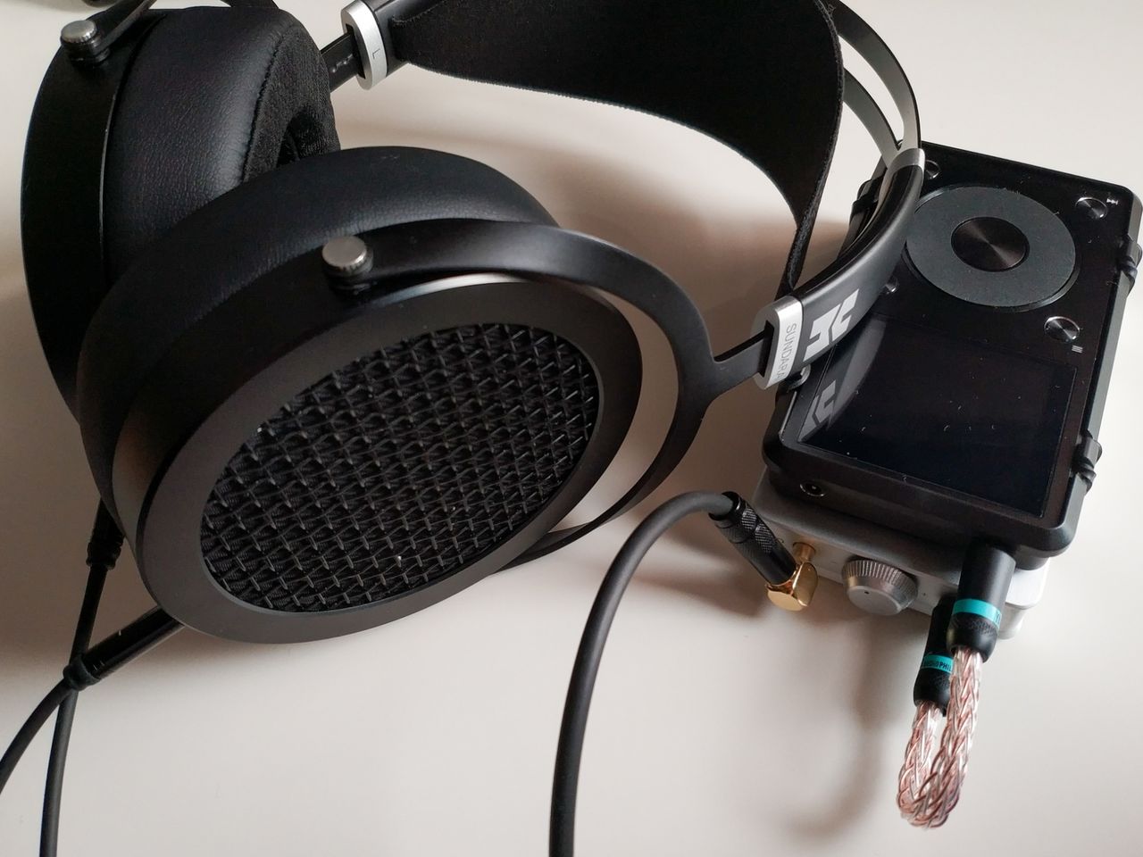 HIFIMAN SUNDARA」 新開発の平面駆動ドライバーとシンプルで HIFIMAN SUNDARA」 新開発の平面駆動ドライバーとシンプルで