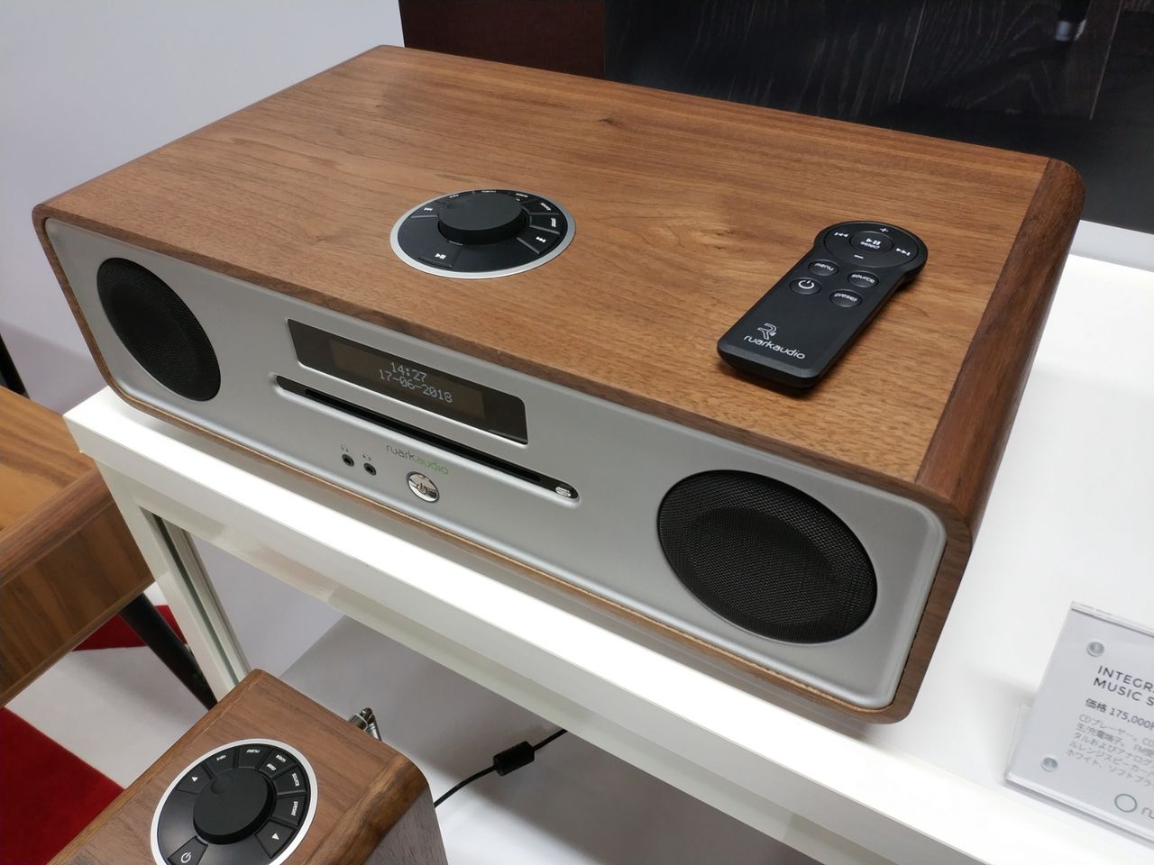 REVO」&「ruarkaudio」 英国生まれの高級ワイヤレスオーディオ REVO」&「ruarkaudio」 英国生まれの高級ワイヤレスオーディオ