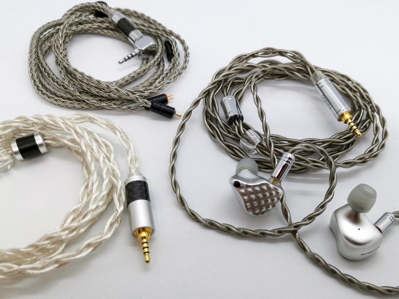 TFZ SERIES 7」 4BA+1DDの同社初ハイブリッド仕様によるパワフル TFZ SERIES 7」 4BA+1DDの同社初ハイブリッド仕様によるパワフル