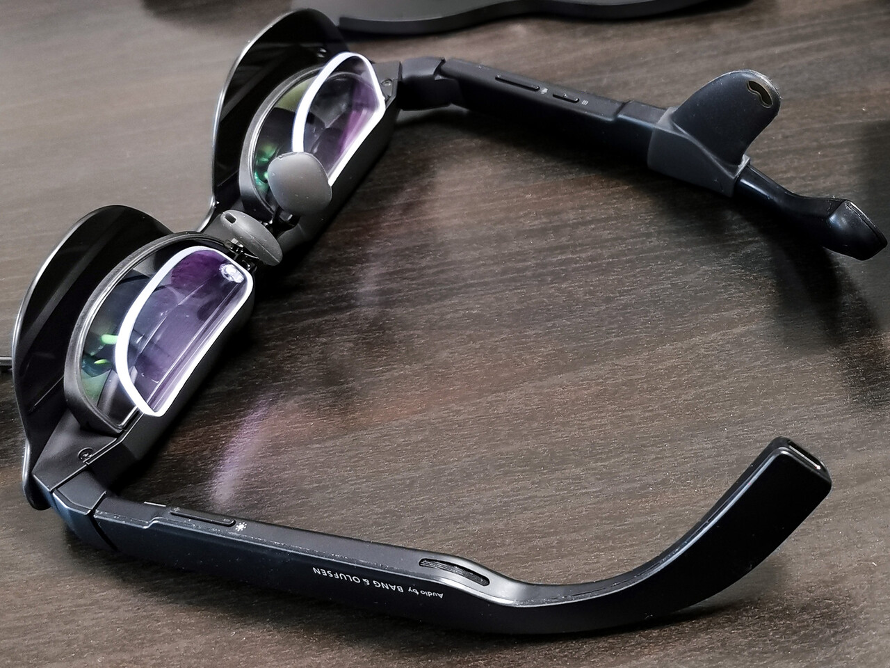 RayNeo Air 4 Pro」 HDR10対応の映像美とB&O監修のサウンドを搭載。200