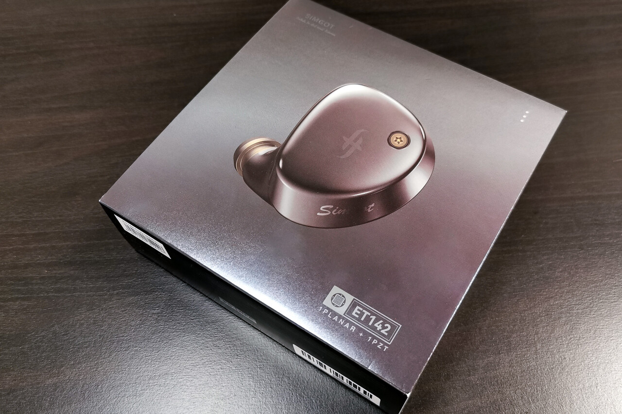 SIMGOT ET142」 12.1mm平面+多層PZTハイブリッド。同社らしい音