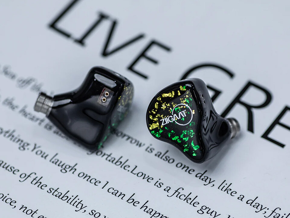 ZiiGaat x HBB: Arcadia」 HBB氏コラボによる2BA+1DD構成