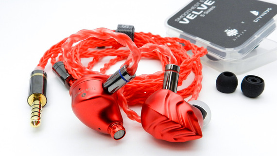 「HIDIZS MK12 x DucBloke」 鮮烈なレッドカラーに充実した付属品。低域を強化したリスニングサウンドと公式PEQ設定が興味深い高音質イヤホン【レビュー】