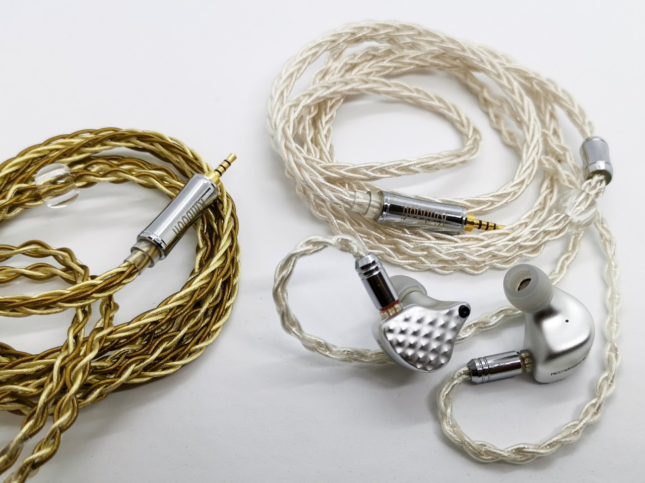 TFZ SERIES 7」 4BA+1DDの同社初ハイブリッド仕様によるパワフル TFZ SERIES 7」 4BA+1DDの同社初ハイブリッド仕様によるパワフル