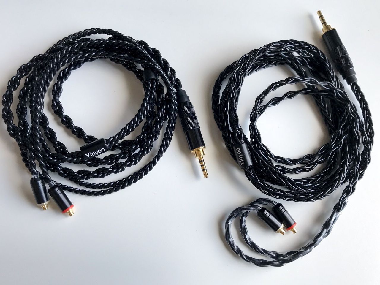 Yinyooブランドの黒いイヤホンケーブル「YYX4731 4芯銀メッキケーブル