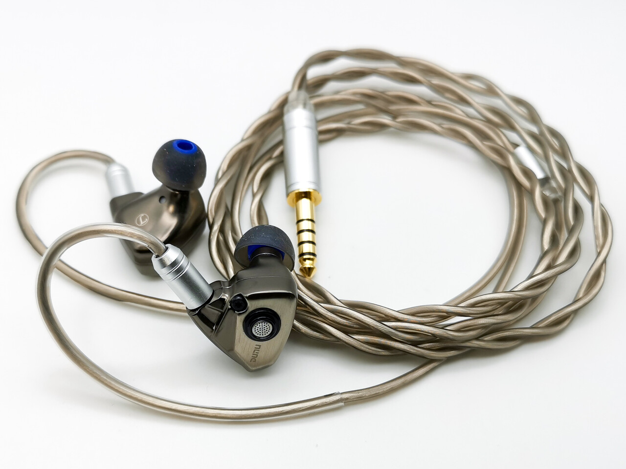 JSHiFi Shadow」銀メッキ線ケーブル ／ クールな外観とより明瞭