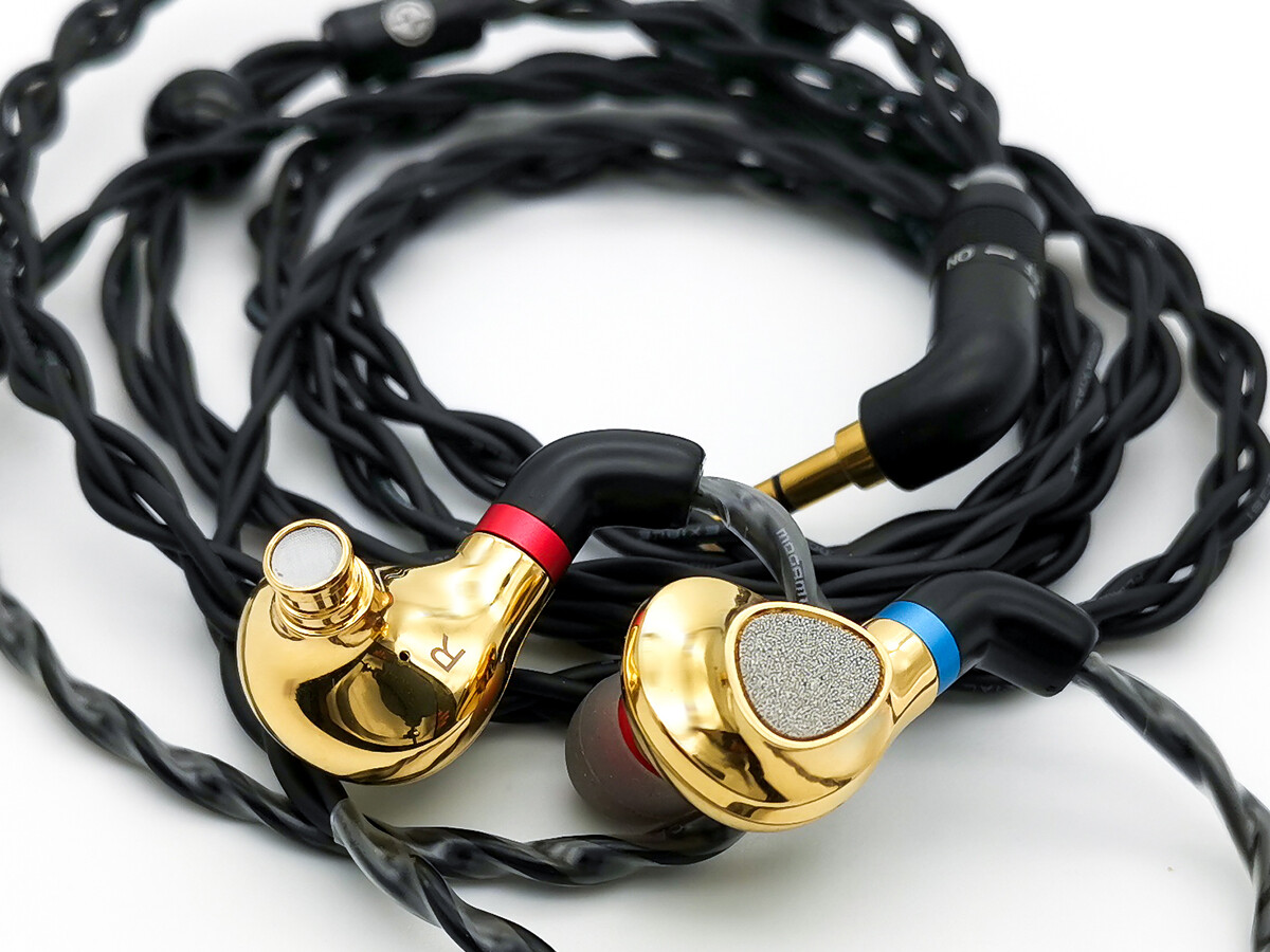 中古-非常に良い】 Periodic Audio チタンインイヤーイヤホン Ti 中古-非常に良い】 Periodic Audio チタンインイヤーイヤホン Ti