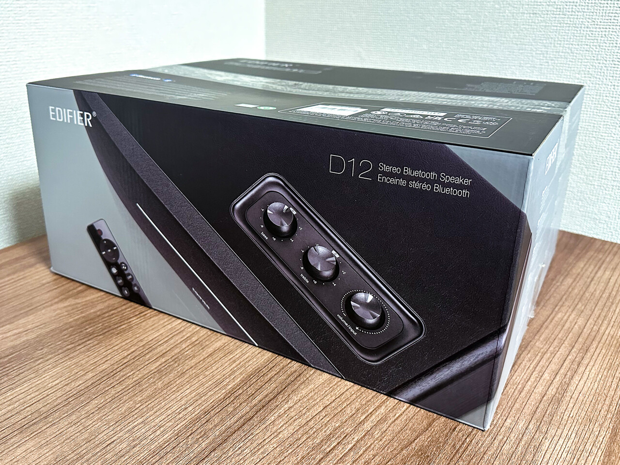 EDIFIER D12」 ポータブルユーザーにも最適。ニュートラル