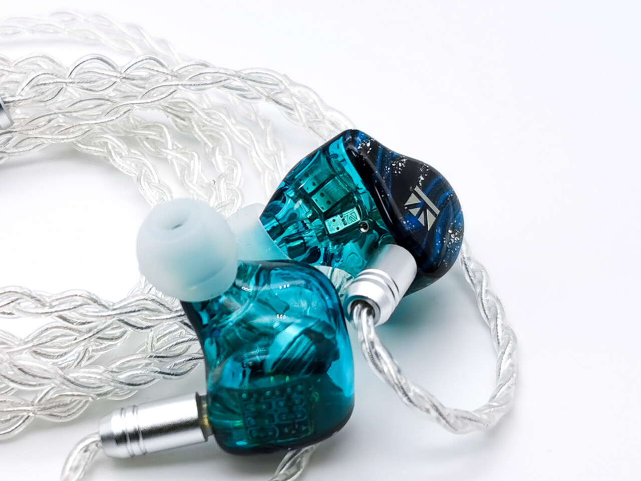 KBEAR Cepheus (KB16)」 6基のBAと2種類のDDによる6BA+2DD構成