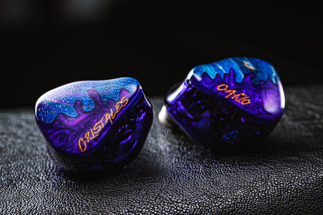 イヤホン hisenior canon cristales Hisenior Cano Cristales」 対向配置された2DDを含む8BA+2DD構成