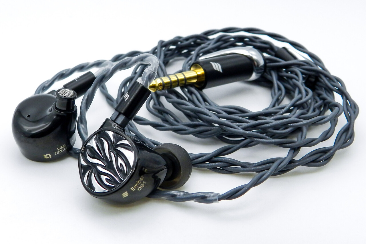 LETSHUOER Ember」 チタンシェルとEFFECT製ケーブルを備え音楽的
