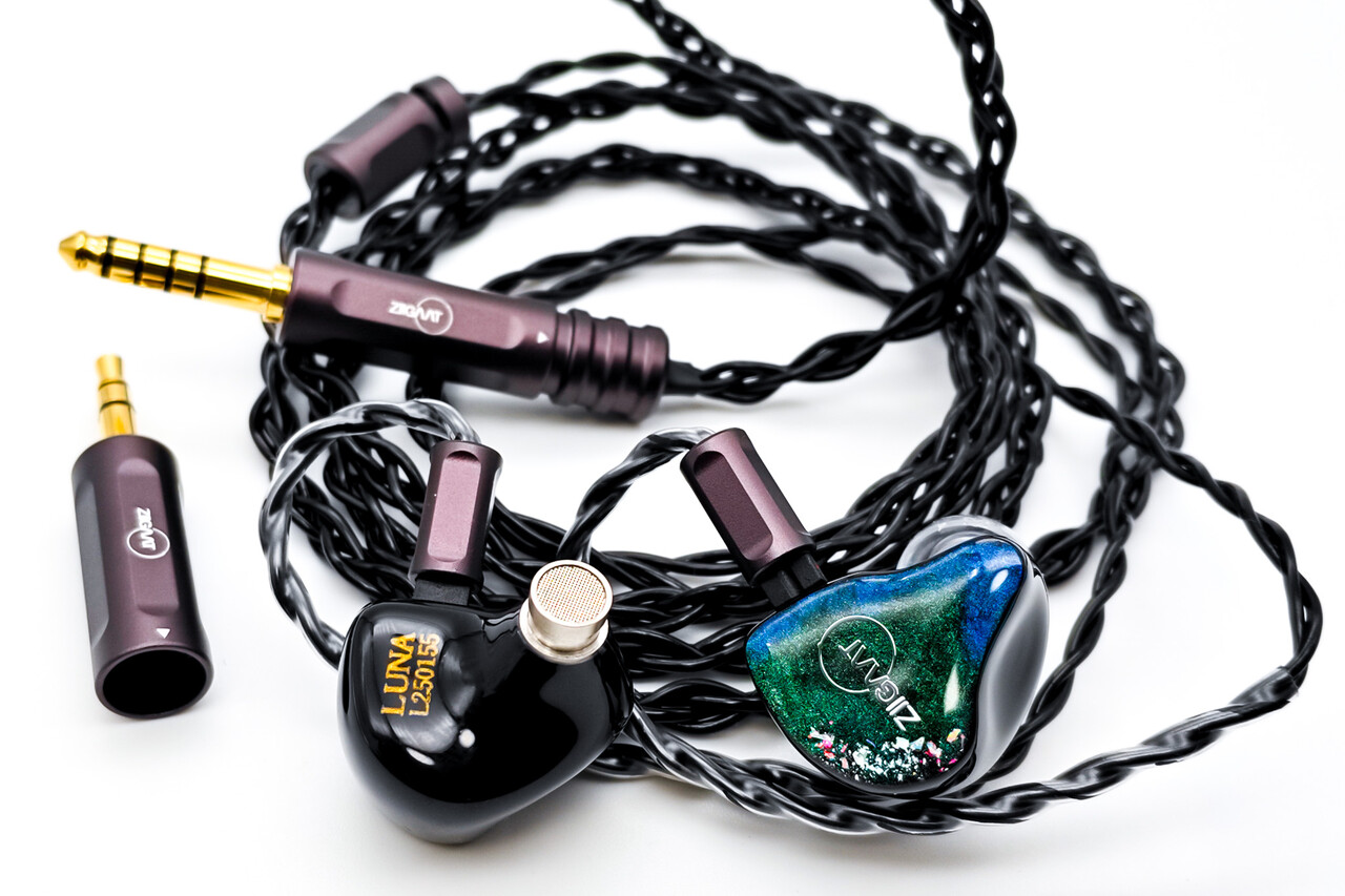 ZiiGaat Luna」 Knowles & Sonion製による 6BA構成。美しい