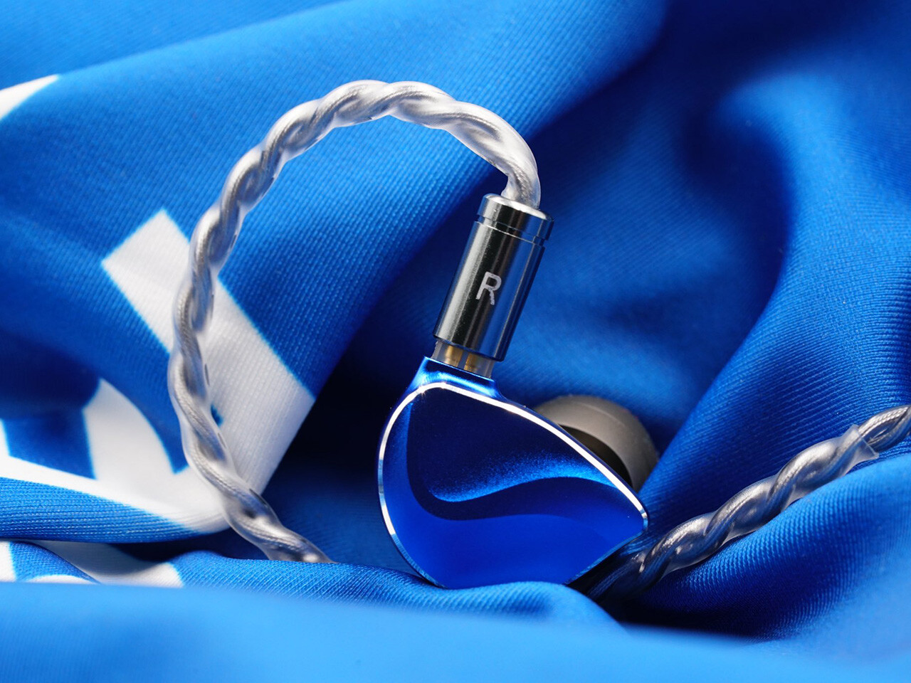 BQEYZ × Angelears Winter Ultra」 骨伝導+12mmDDハイブリッドで BQEYZ × Angelears Winter Ultra」 骨伝導+12mmDDハイブリッドで