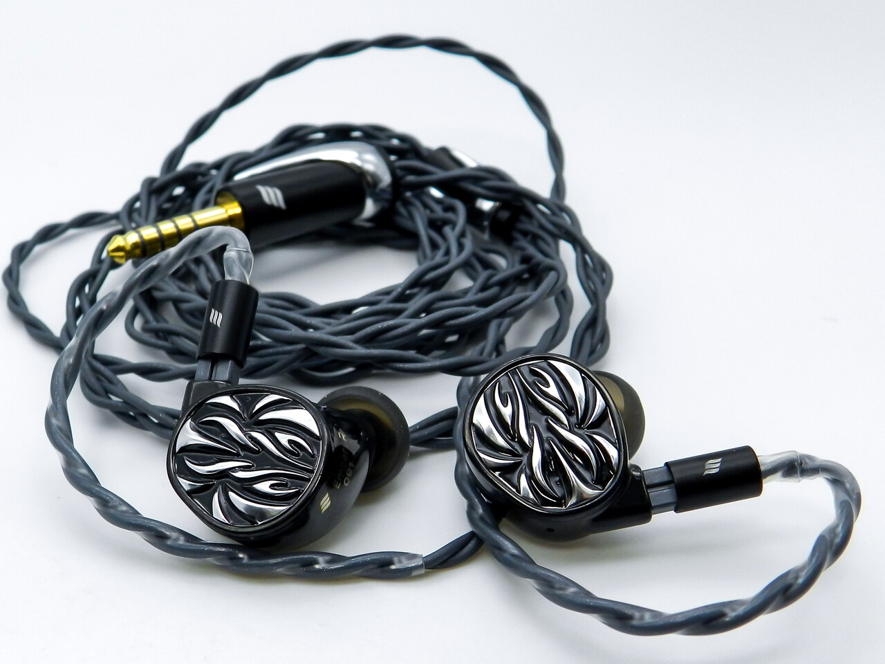 LETSHUOER Ember」 チタンシェルとEFFECT製ケーブルを備え音楽的