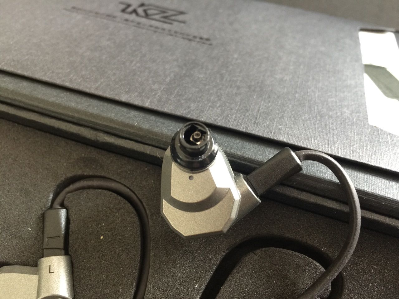 驚きのスペックと低価格で話題の中華イヤホン「KZ ZS5」を購入しました