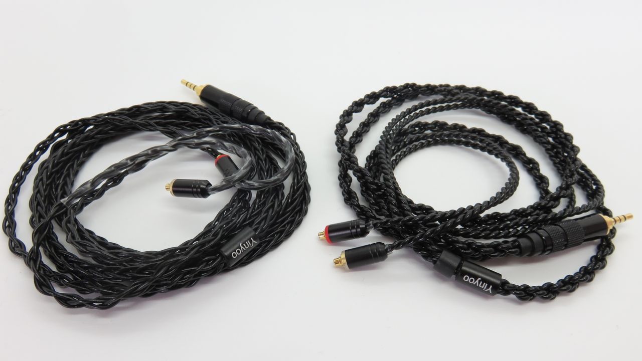 Yinyooブランドの黒いイヤホンケーブル「YYX4731 4芯銀メッキ