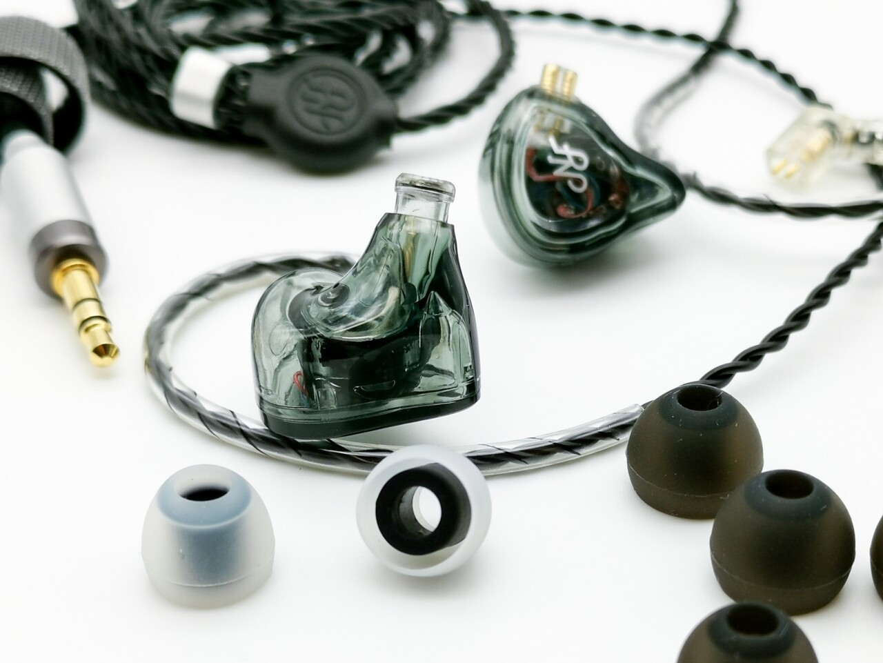 NF Audio NM2」 精緻で質の高いモニターサウンド。シンプル NF Audio NM2」 精緻で質の高いモニターサウンド。シンプル