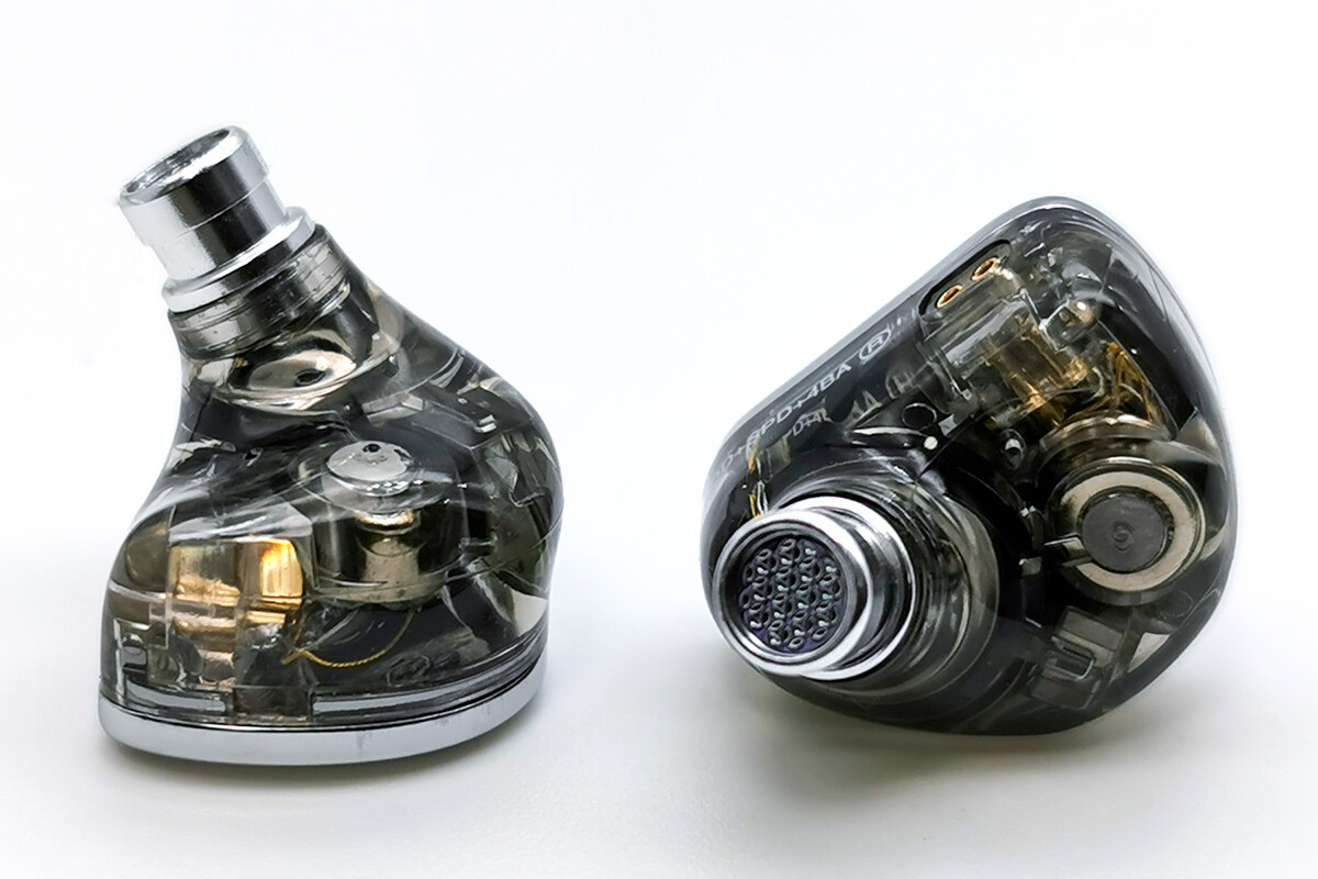 TRN JAWS」 サメをイメージしたデザインに4BA+3DD+1平面の8 TRN JAWS」 サメをイメージしたデザインに4BA+3DD+1平面の8