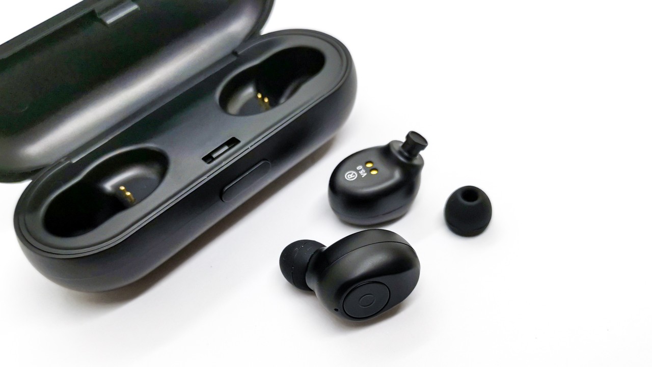 TWS X19」 臨場感のある重低音と装着性の良いコンパクトシェルが特徴的