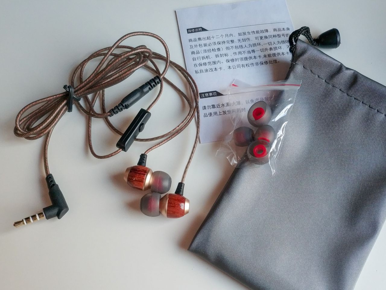 M300 In-ear Wood earphones」 木製ハウジングが奏でるバランス