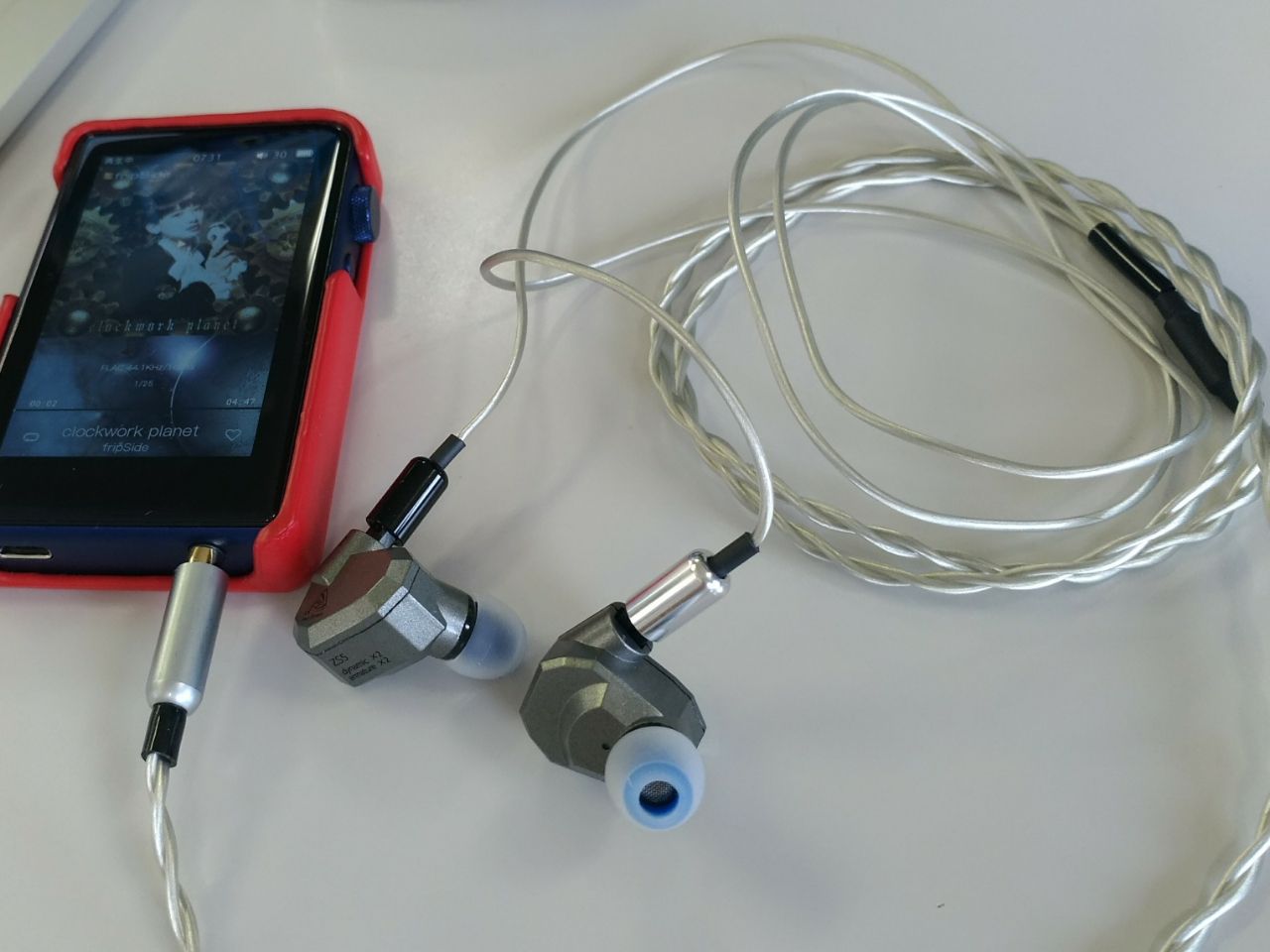 驚きのスペックと低価格で話題の中華イヤホン「KZ ZS5」を購入しました