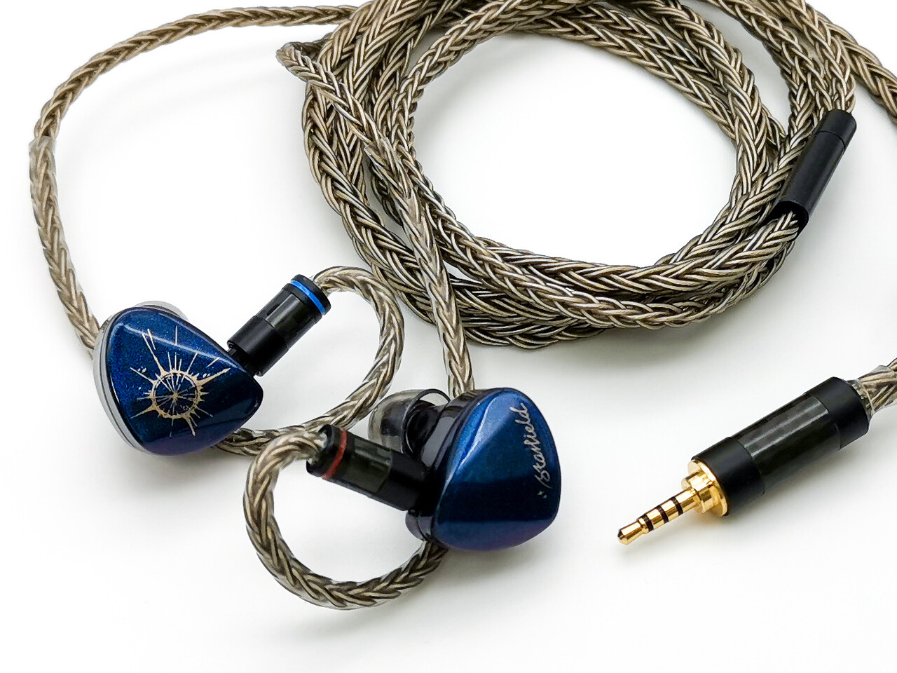 HiF4888」 線材を一新した16芯ミックス線ケーブル。従来の中華16 HiF4888」 線材を一新した16芯ミックス線ケーブル。従来の中華16