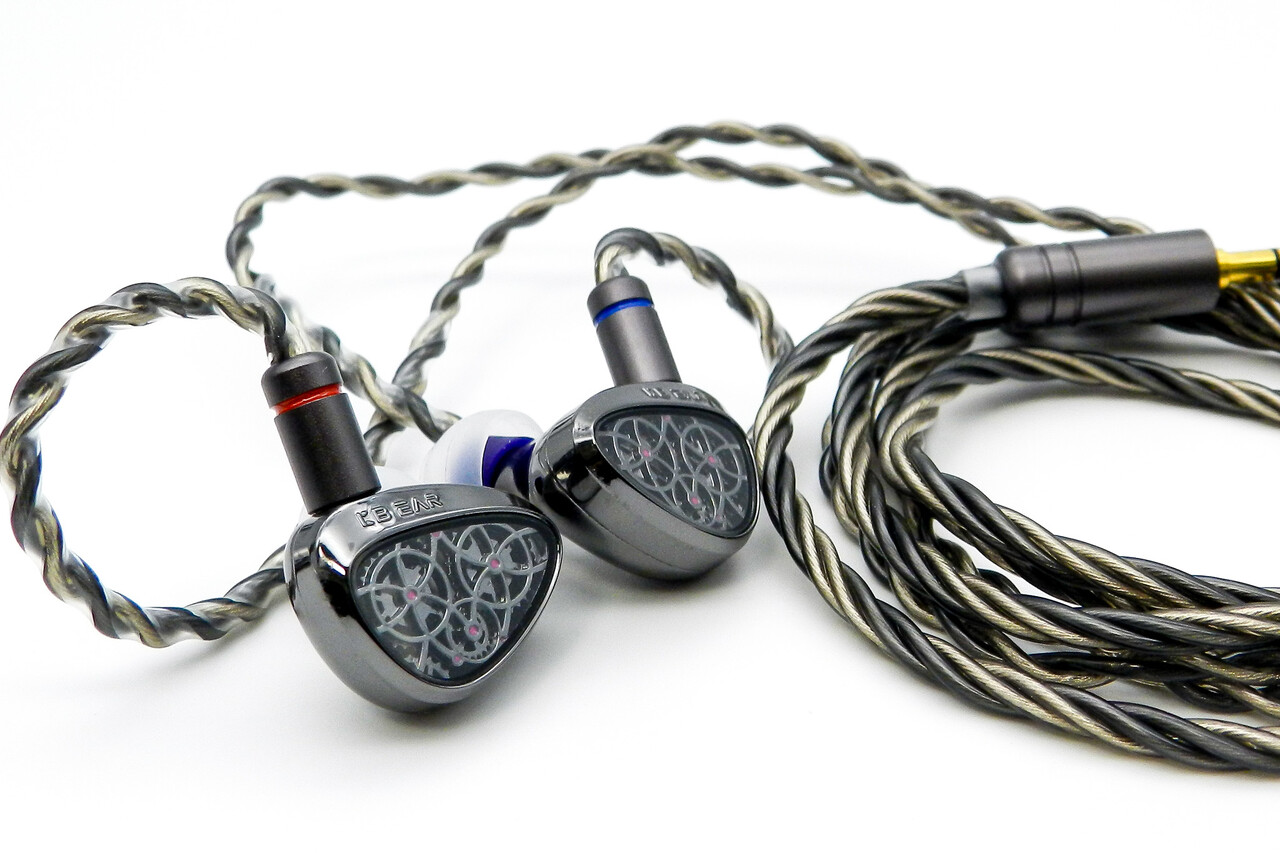 KBEAR Tourbillon Pro」 魅力的なギアデザインにPU+PEEK+ブルーDLC振動