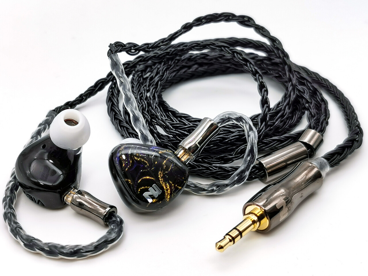 INTUAURA Splendor II」 高い実力を持ちつつ「謎っぽさ」もあり