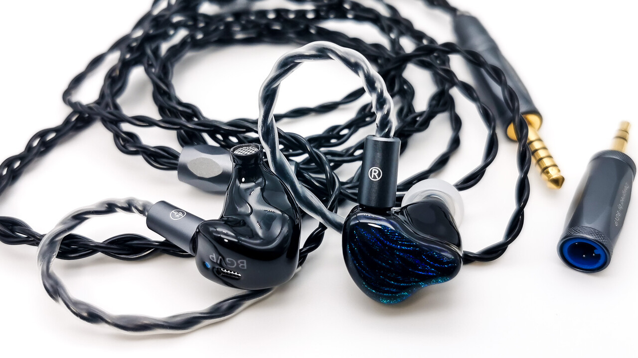 BGVP Feather」 Knowles製BAを含む4BA+1DD構成、ケーブルや付属