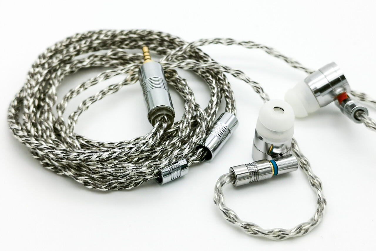 JSHiFi-ZB8」 メタリック感あふれるシルバーのゼブラデザイン